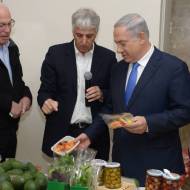 Netanyahu at Volcani agricultural exhibit for tu b'shvat