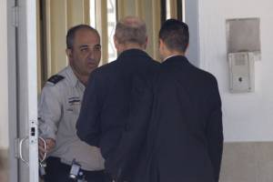 Olmert prison