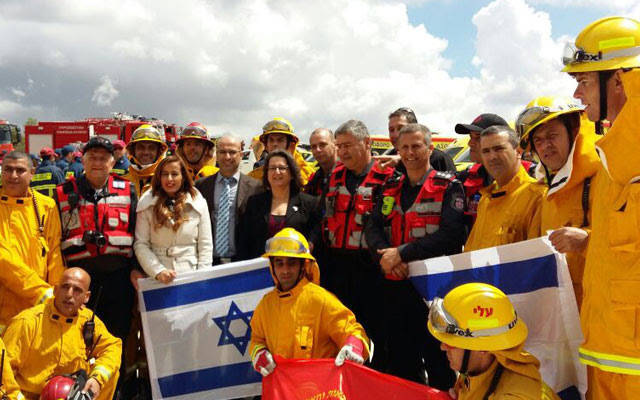 Israeli and Cypriot firefighting teams