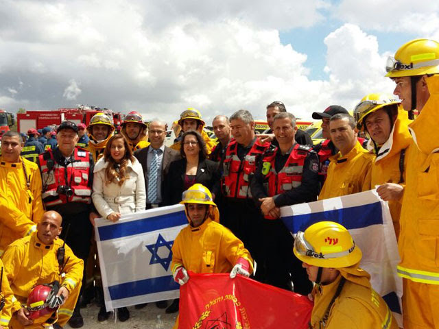 Israeli and Cypriot firefighting teams