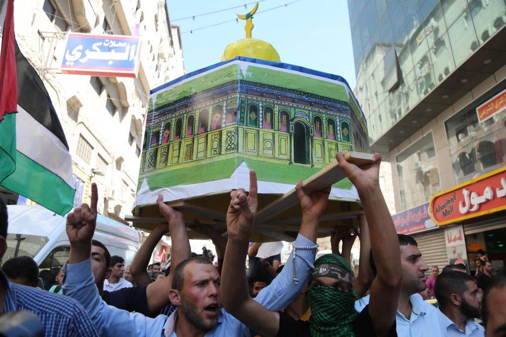 Violent Palestinian protest at Al Aqsa Mosque