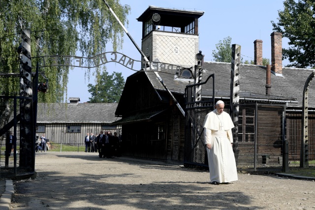 Pope Francis Auschwitz