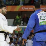Egyptian judoka refuses to shake Israeli's hand