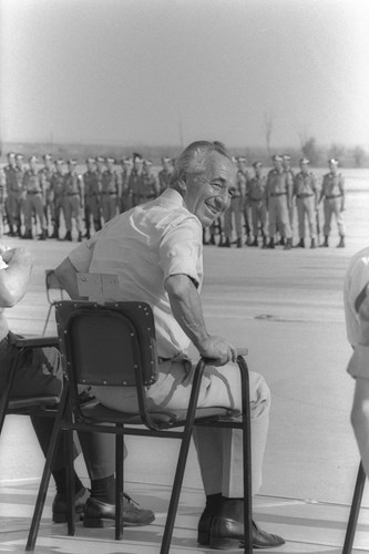 1986 -  PM SHIMON PERES AT A PARADE OF AIR FORCE CADETS. (GPO)