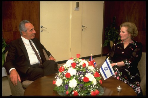 1986 -  PRIME MINISTER SHIMON PERES MEETING WITH BRITISH PRIME MINISTER MARGARET THATCHER AT THE PM'S JERUSALEM OFFICE. (GPO)
