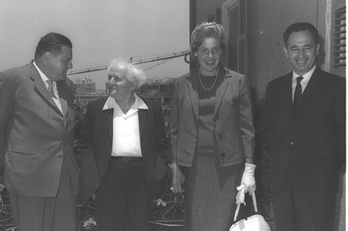 1963 - FORMER GERMAN DEFENCE MIN. AND MRS. STRAUSS ACCOMPANIED BY DEPUTY DEFENCE MIN. SHIMON PERES (R) WITH P.M. DAVID BEN GURION (3RD R) AT HIS OFFICE IN TEL AVIV. (GPO)
