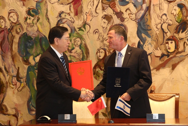 lKnesset speaker Yuli Edelstein (Likud) in a meeting with his Chinese counterpart Zhang Dejiang in the Knesset.