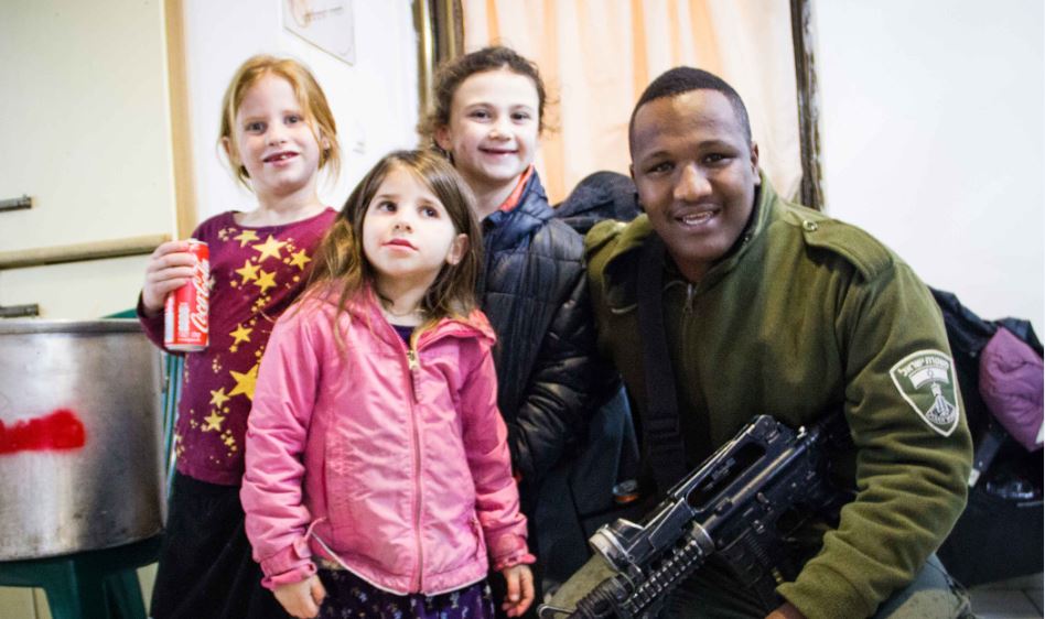 bedouin-soldier-with-children-at-uwi-chanukah-party