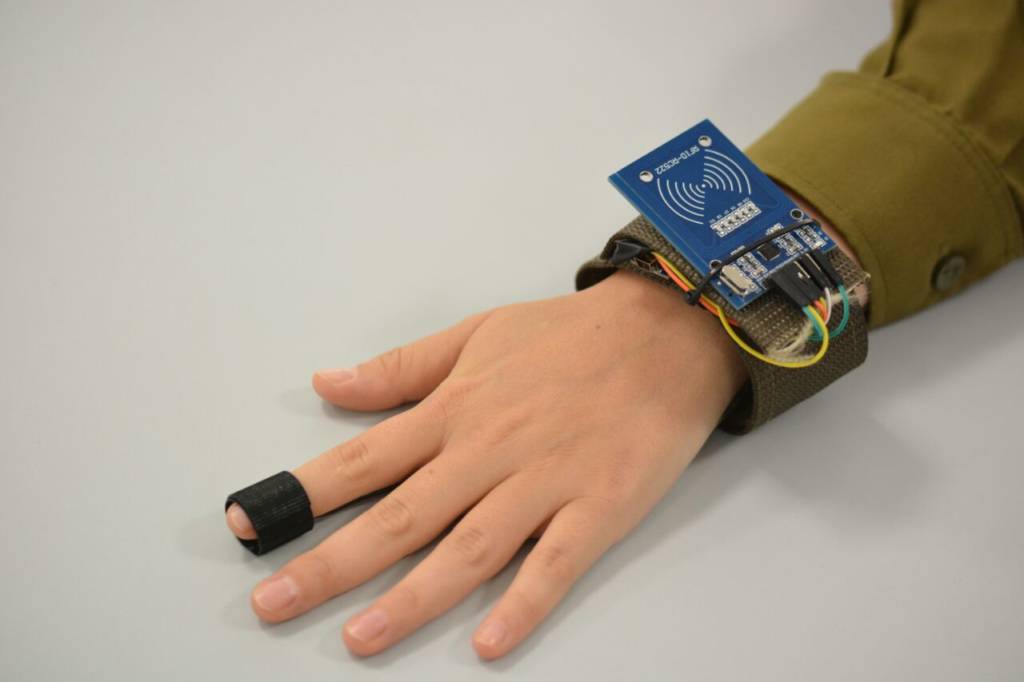 IDF smart bracelet