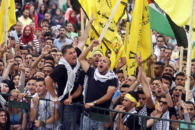 Palestinian student supporters of Fatah. (Issam Rimawi/Flash90)
