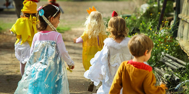 Children in Purim costumes