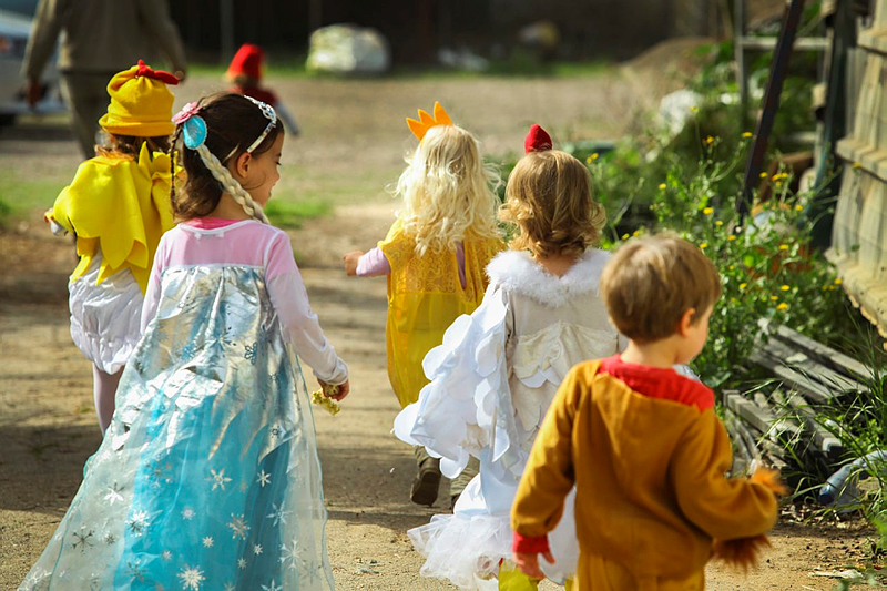 Children in Purim costumes