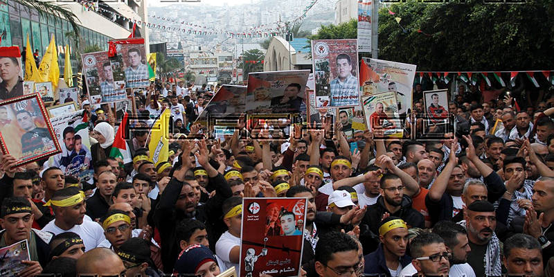 Palestinians demonstrate to release prisoners