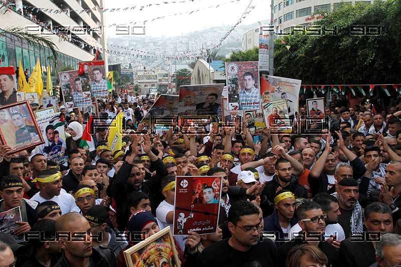 Palestinians demonstrate to release prisoners