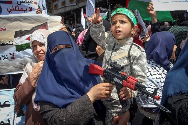 Hamas Gaza child gun