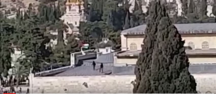 Israel retira bandera palestina del Monte del Templo
