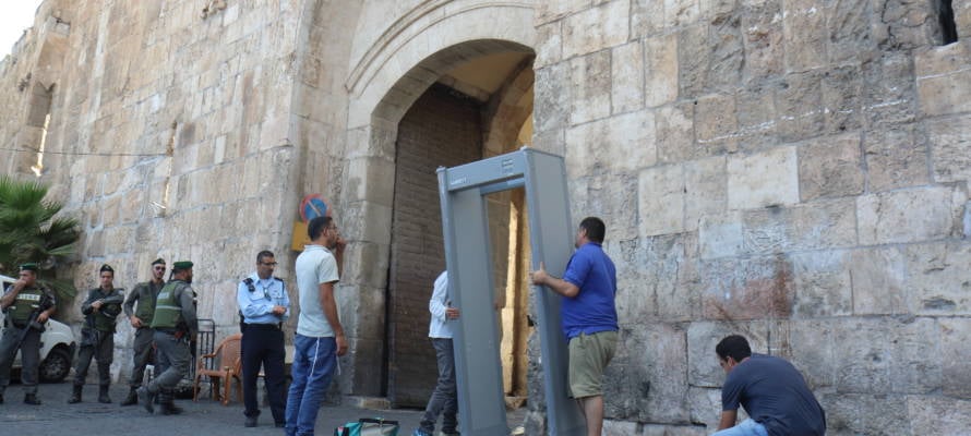 Metal detectors at Temple Mount