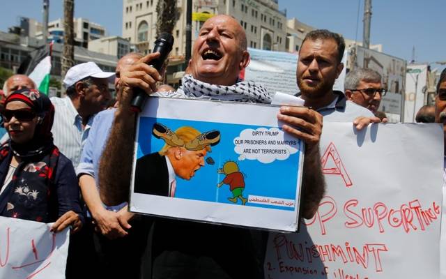Palestinians ridicule Trump