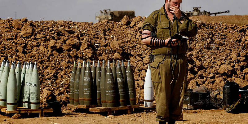 IDF soldier prays