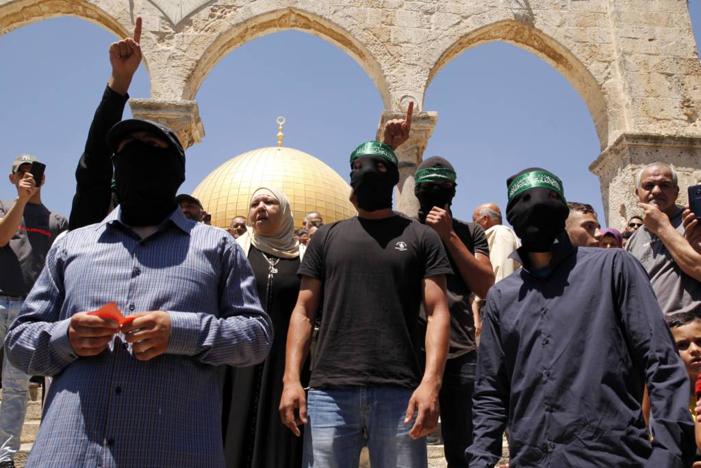 A group of masked Hamas members. (Sliman Khader/Flash90)