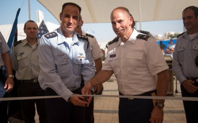 US Army Maj. Gen. John Gronski (R) and IDF Brig. Gen. Zvika Haimovich