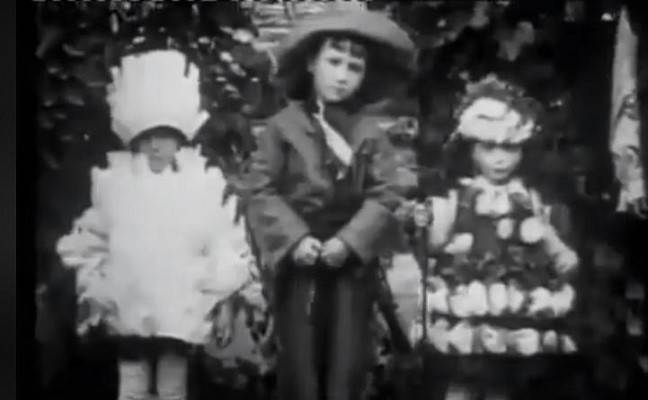 Israeli children dressed in Purim costumes, early 1930's