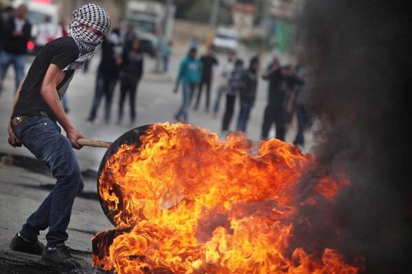 Palestinians burn tires in protest against Israel