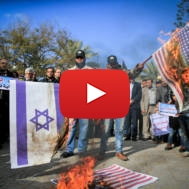 Palestinians burn Israeli and US flags (Abed Rahim Khatib/Flash90)