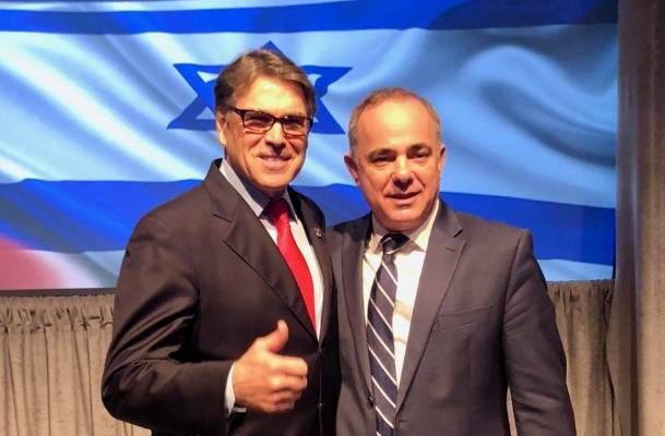 US Secretary of Energy Rick Perry (L) and Israeli Minister of Energy Yuval Steinitz