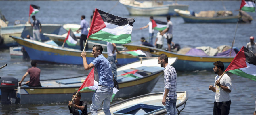Palestinians at the Seaport of Gaza City. (Aaed Tayeh/Flash90).