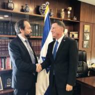 Knesset Speaker Yuli Edelstein (R) and EU Ambassador to Israel Emanuele Giaufret