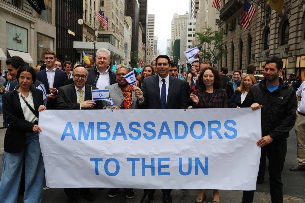 Ambassador Danon and the delegation of UN ambassadors marching in the Celebrate Israel Parade.