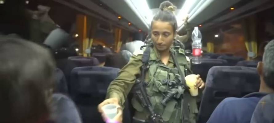 IDF soldier helps White Helmets
