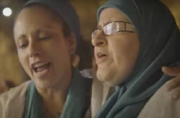 A Jewish woman and Muslim woman sing together. (ScreensAhot)