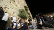 mourners at Western Wall, Jerusalem, tisha b'av