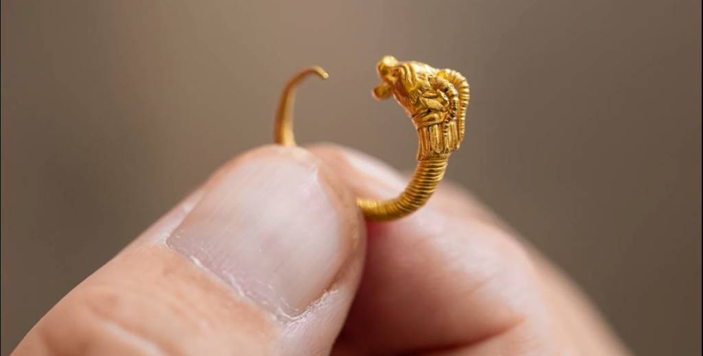 earring discovered at city of david in Jerusalem