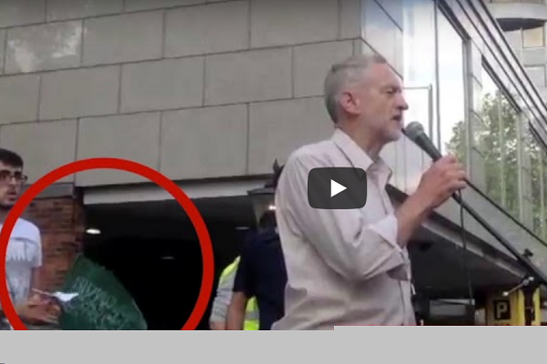 Labour leader Jeremy Corbyn and the Hamas flag. (Screenshot)