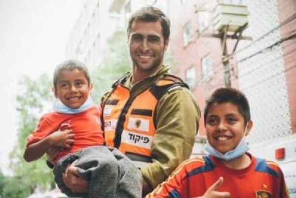 An IDF officer in earthquake devastated Mexico. (IDF)