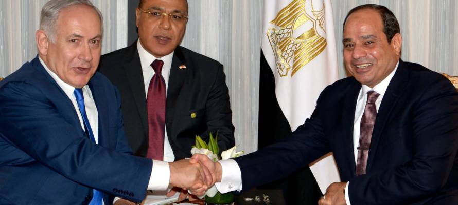PM Netanyahu meets Egyptian President Abdel Fattah al-Sissi. (Avi Ohayon/GPO)