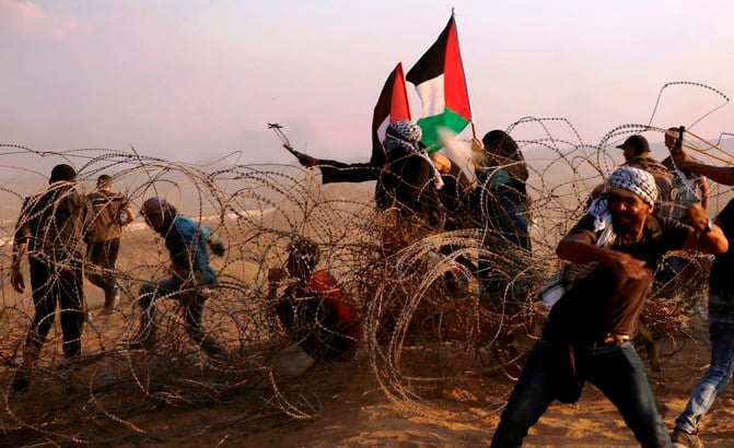 Palestinian rioters on Israel's border with Gaza