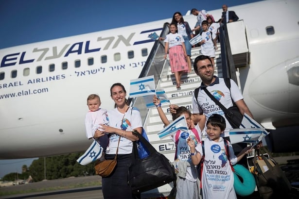 French Jews arrive in Israel