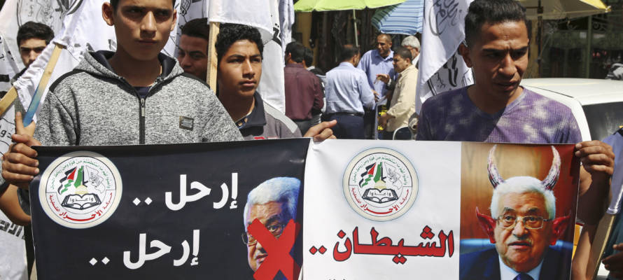 Anti-Abbas Palestinian protesters. (AP Photo/Adel Hana)