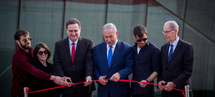 Benjamin Netanyahu and Yisrael Katz inaugurating the new Ramon Airport in Eilat. (Yonatan Sindel/Flash90)