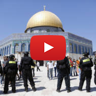 Israeli riot police on the Temple Mount. (Sliman Khader/Flash 90)