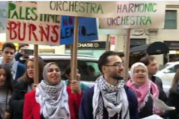 BDS operatives protest the Israel Philharmonic Orchestra in New York. (Twitter)