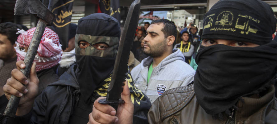Palestinians glorify terror in an anti-Israel rally. (Abed Rahim Khatib/Flash90)