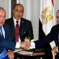 Prime Minister Benjamin Netanyahu meets with Egyptian President Abdel Fattah al-Sisi. (Avi Ohayon/GPO)