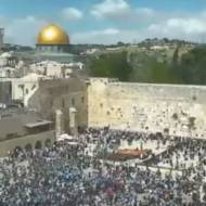 Crowd at Western Wall