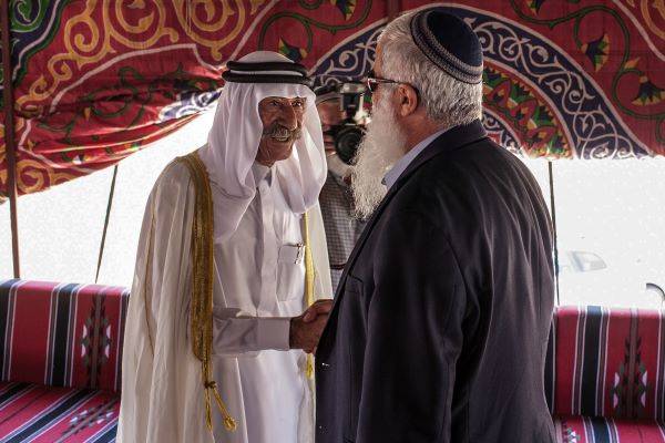 Sheikh Jabari at a previous meeting with Jewish leaders. (illustrative) (Flash90/Noam Moskowitz)