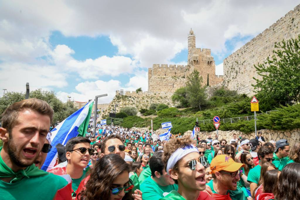 Israeli and international youth in Jerusalem. (Yossi Zeliger/Flash90)